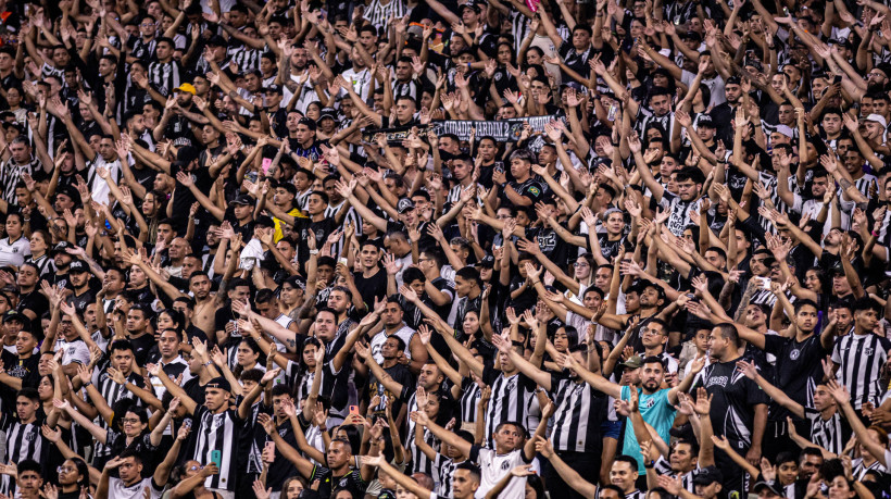 Torcida do Ceará presente na Arena Castelão em duelo contra Novorizontino pela Série B 2024