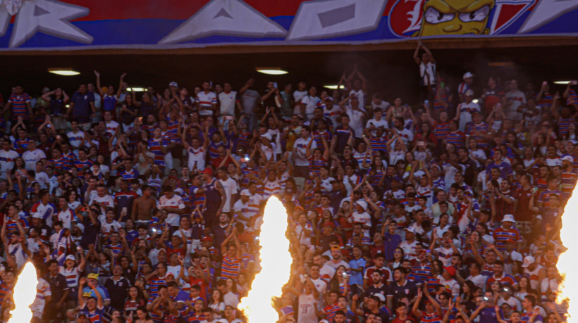 Torcida do Fortaleza no jogo Fortaleza x São Paulo, no Castelão, pelo Campeonato Brasileiro Série A 2024