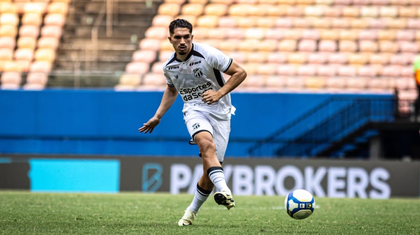 Volante Andrey no jogo no jogo Amazonas x Ceará, na Arena da Amazônia, pelo Campeonato Brasileiro Série B 2024