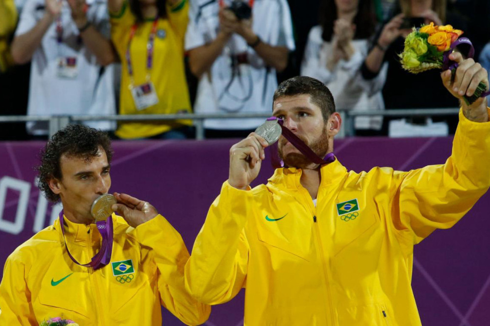 Emanuel ficou com a prata, ao lado de Alison, na Olimpíada de Londres-2012(Foto: Reprodução/COB)