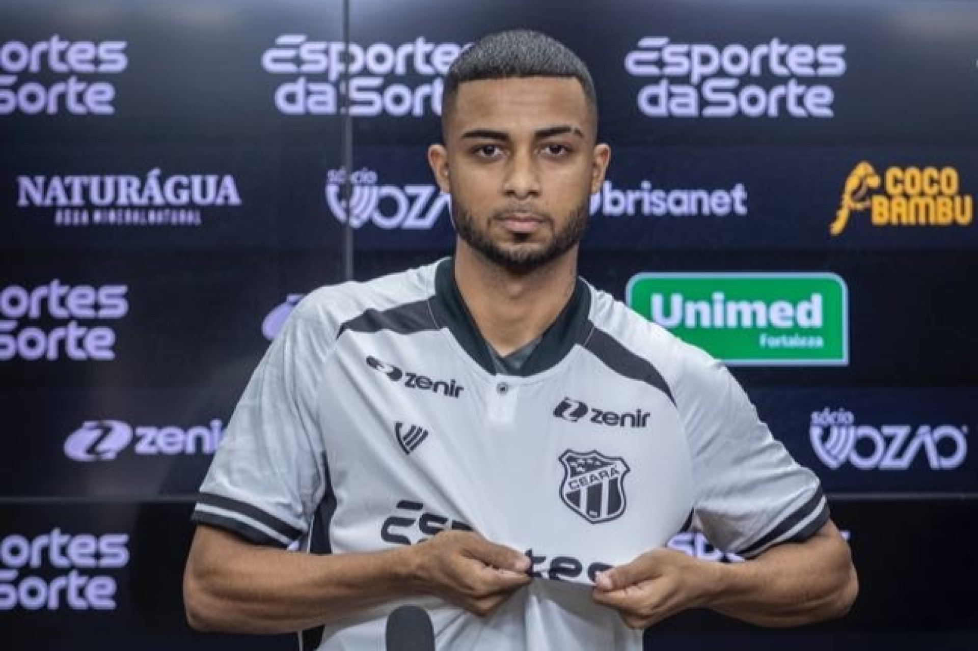 Meia-atacante Rafinha foi apresentado oficialmente no Ceará SC (Foto: Gledson Jorge/Ceará SC)