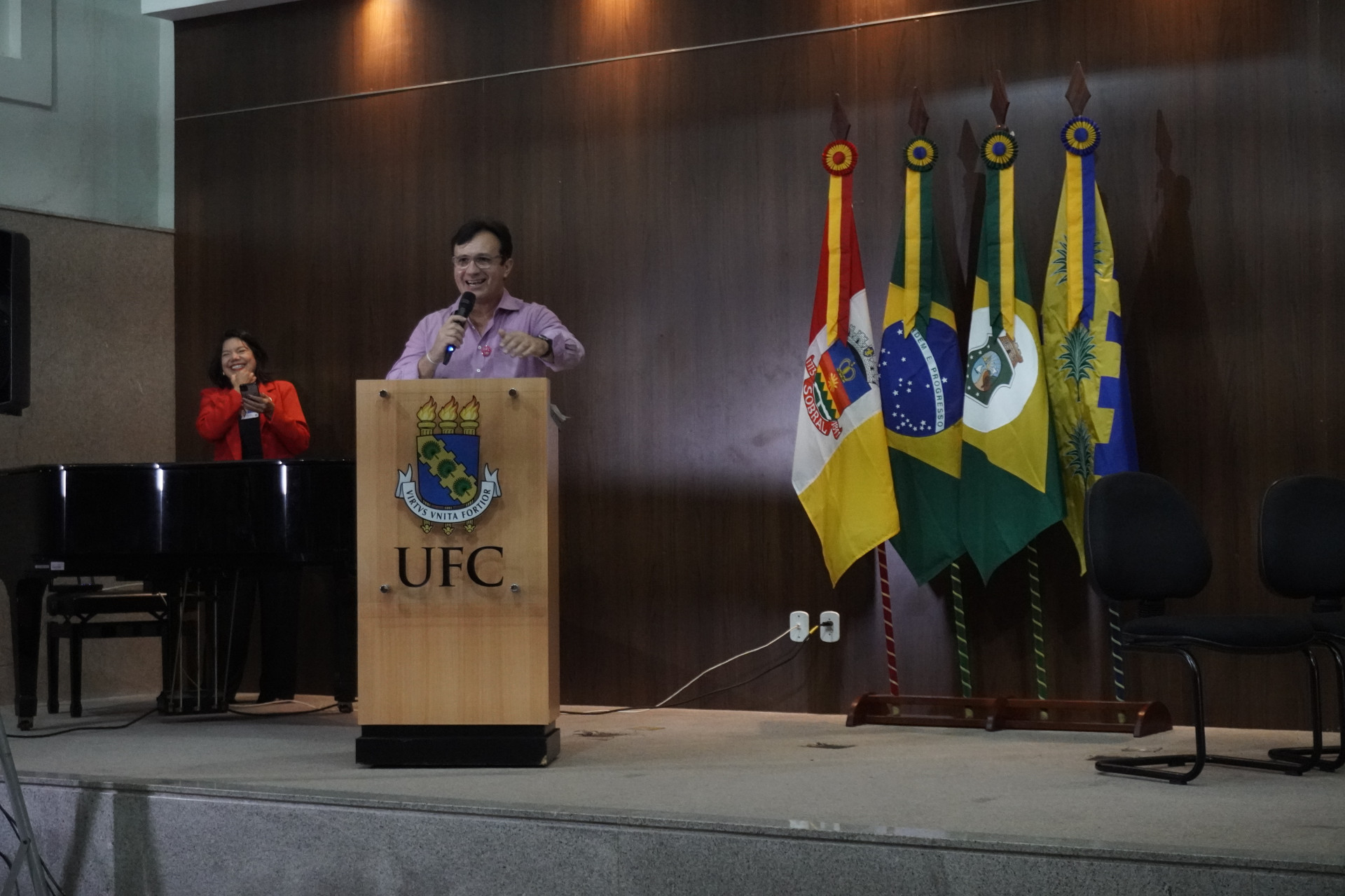 ￼CUSTÓDIO Almeida, reitor da UFC, anuncia expansão da Universidade nos campi de Quixadá, Russas, Itapajé, Crateús e Sobral  (Foto: Joakim Santos/Especial para O POVO)