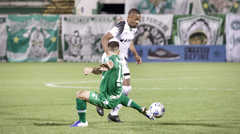 Saulo Mineiro em atuação pelo Ceará contra a Chapecoense pela Série A 2021