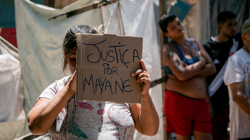 Moradores se reuniram para pedir justiça pela morte de uma jovem durante desocupação de terreno em Fortaleza