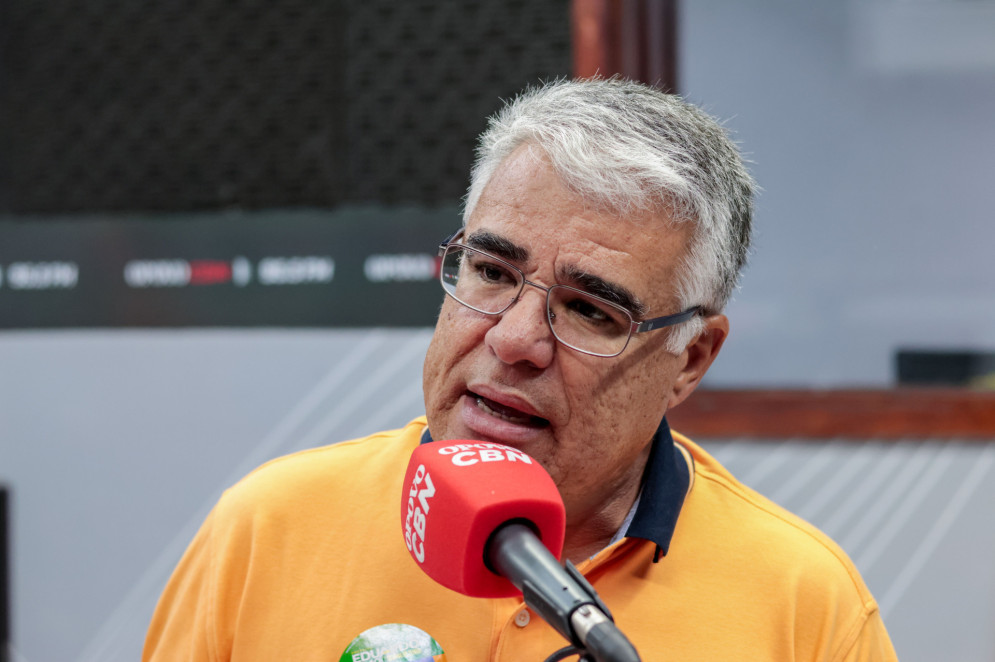 Candidato do Novo à Prefeitura de Fortaleza, Eduardo Girão, em sabatina na Radio O POVO CBN(Foto: Samuel Setubal)