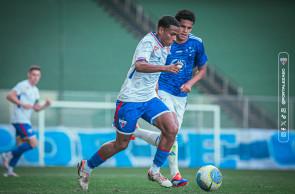 Jogadores de Fortaleza e Cruzeiro na semifinal do Brasileirão Sub-20