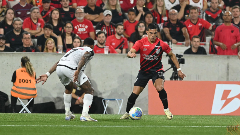 Cuello, jogador do Athletico-PR, em duelo contra o Vasco da Gama, pela Copa do Brasil