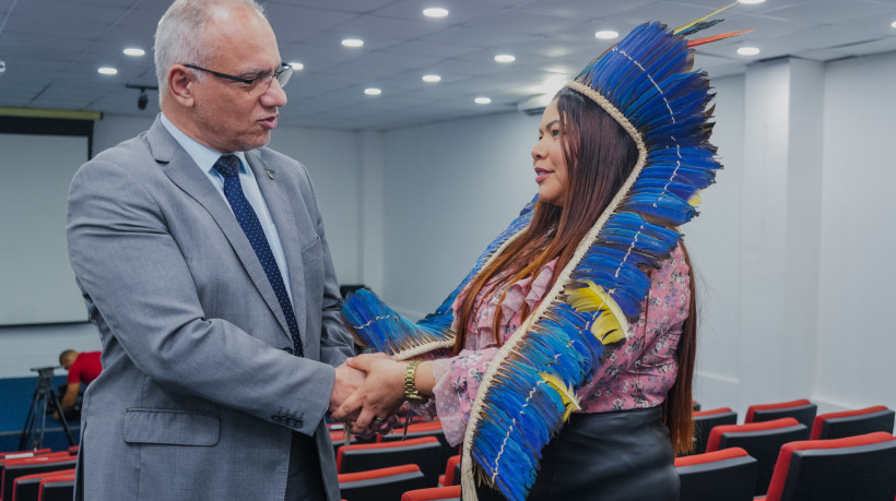 Secretários da Segurança Pública e Defesa Social, Roberto Sá, e dos Povos Indígenas, Juliana Alves, estiveram no lançamento do painel