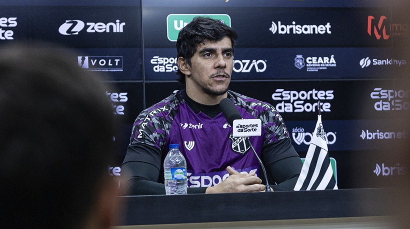 Goleiro Richard concedeu entrevista coletiva nesta quinta-feira, 12, em Porangabuçu. 