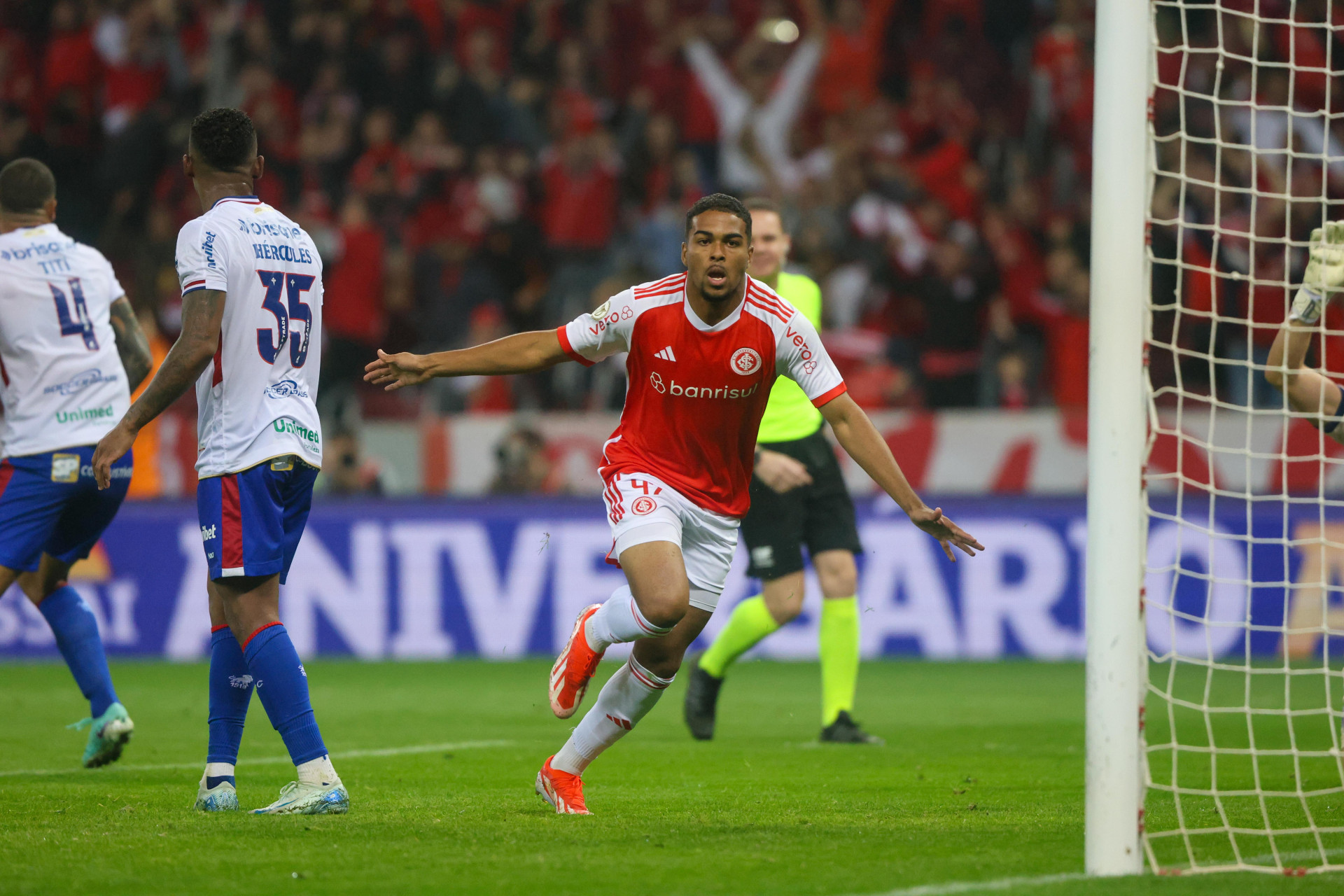 Gustavo Prado comemora gol no jogo Internacional x Fortaleza, no Beira-Rio, pelo Campeonato Brasileiro Série A 2024 (Foto: Ricardo Duarte/Internacional)