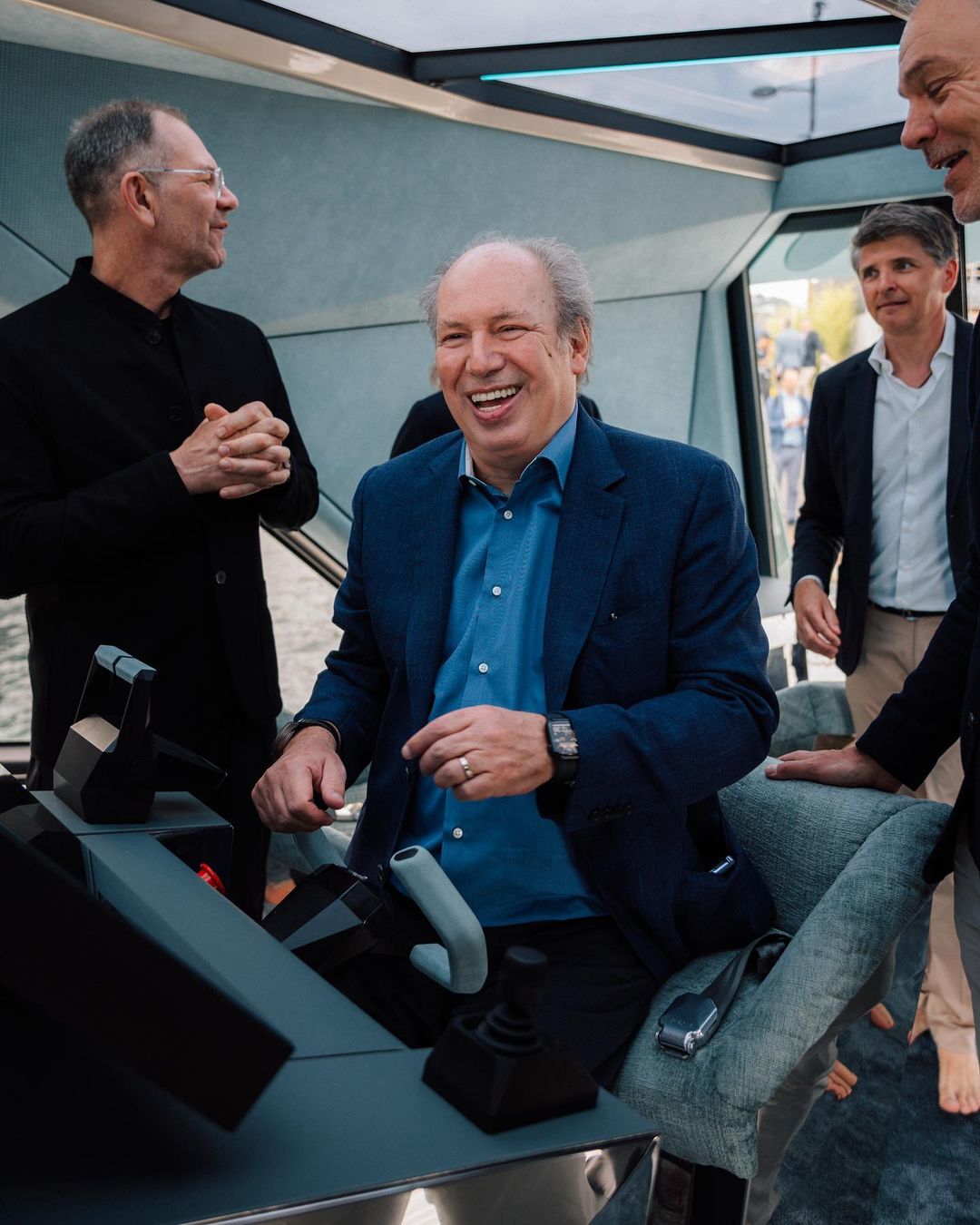 Hans Zimmer, compositor e produtor musical alemão, completa 67 anos no dia 12 de setembro. Suas obras destacam-se por integrar sons de música eletrônica com arranjos orquestrais tradicionais. 