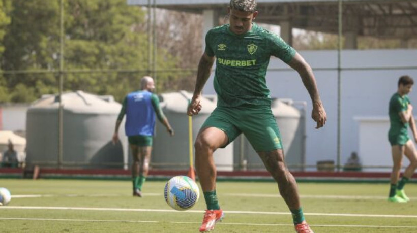 Além do atacante, o zagueiro Antônio Carlos também não viajou para Caxias do Sul e também está da partida pelo Brasileirão