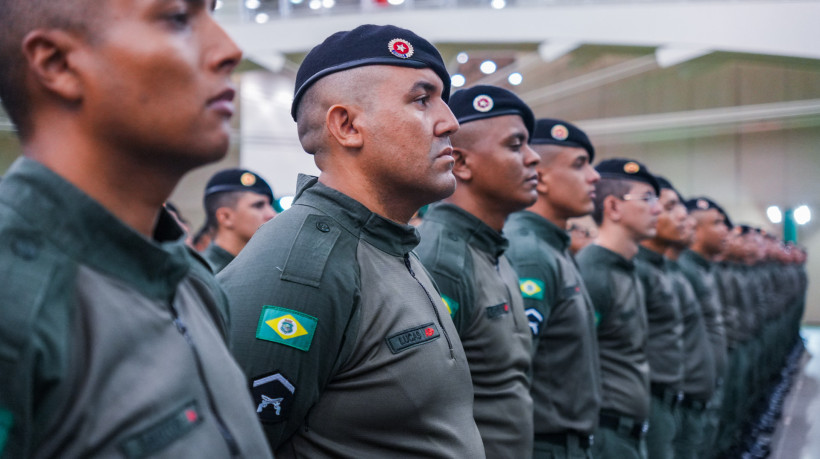 FORTALEZA, CEARÁ, 13-09-2024: Formação de policiais militares. O evento contou com a presença do Governador do Estado do Ceará, Elmano de Freitas, o Secretário de Segurança, Roberto Sá, e o Coronel Comandante-Geral da Polícia Militar do Ceará, Klênio Savyo.  (Foto: Fernanda Barros / O Povo)