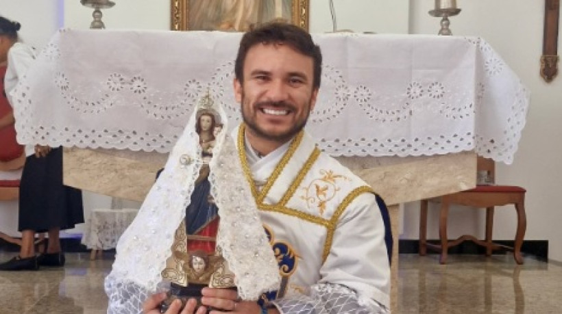 Padre Fabrício Rodrigues, de 29 anos, morreu após colidir com um cavalo enquanto pilotava sua moto