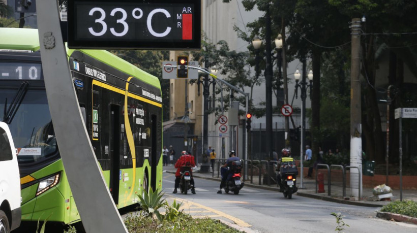 Tempo segue seco nesta sexta-feira na capital paulista