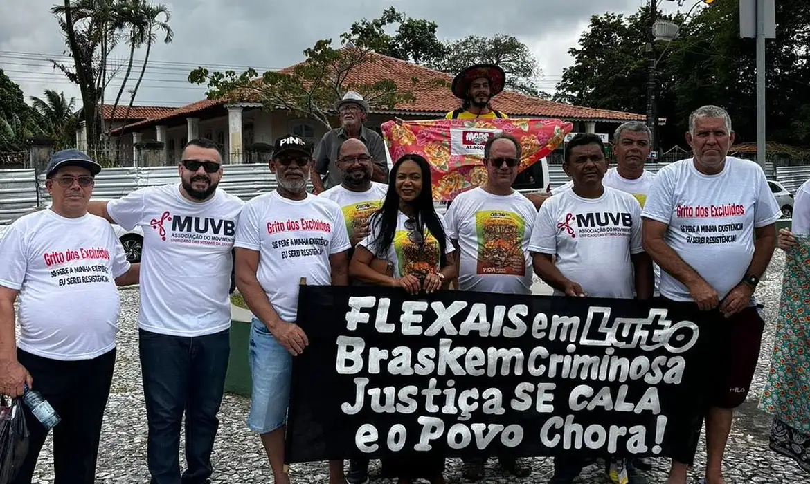 Vítimas da Braskem protestam durante encontro do G20, em Maceió