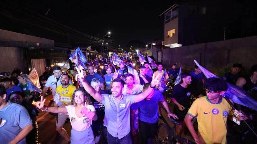 Carreata do candidato André Fernandes (PL) iniciou no bairro Jardim América e reuniu moradores da região