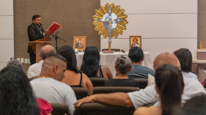 FORTALEZA-CE, BRASIL, 14-09-2024: Cemitério Memorial Fortaleza promove missa da saudade e grupo de apoio ao luto. (Foto: Fernanda Barros/O Povo)