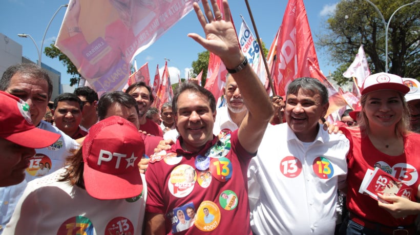 Evandro Leitão (PT) em caminhada no centro de Fortaleza com o ministro Wellington Dias  (foto: Fabio Lima/ OPOVO)