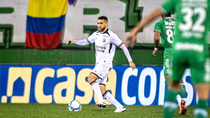 De Lucca, volante do Ceará, durante partida contra a Chapecoense