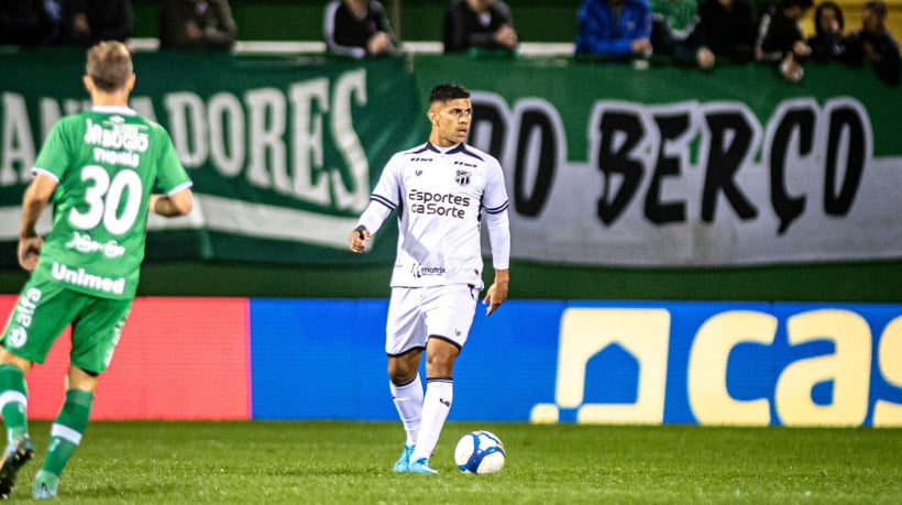 De Lucca, volante do Ceará, durante partida contra a Chapecoense