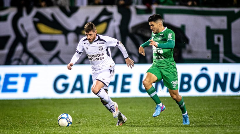 Aylon, atacante do Ceará, durante partida contra a Chapecoense