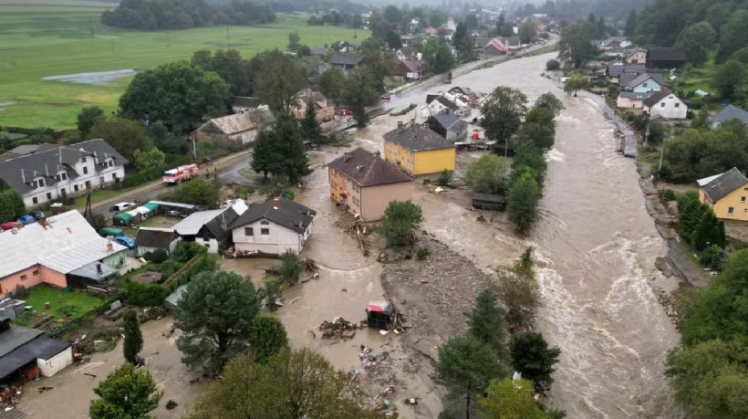 Inundação em Jesenik, na Tchéquia, neste domingo, 15