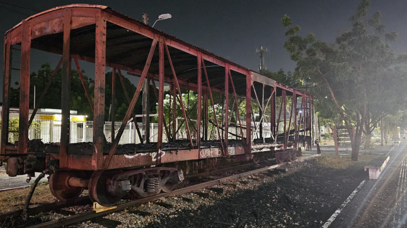 Considerado patrimônio histórico, último vagão da Estação Otávio Bonfim é destruído em incêndio.