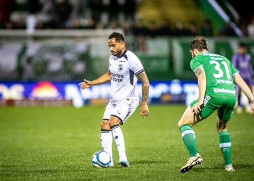 Lourenço em campo durante a partida contra a Chapecoense