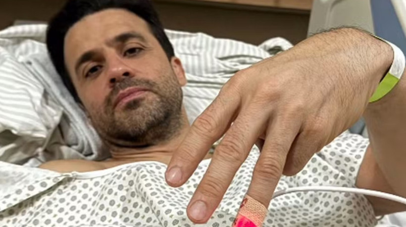 Pablo Marçal utilizando pulseira na cor verde em hospital na capital paulistana