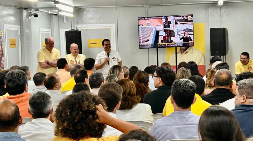 Roberto Cláudio (PDT) e Ciro Gomes (PDT) em reunião de planejamento da campanha de José Sarto (PDT)