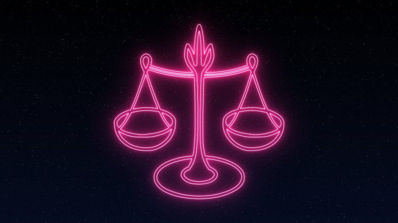 O signo de Libra costuma remeter à diplomacia e ao equilíbrio (Imagem: LeQuangNhut | Shutterstock)