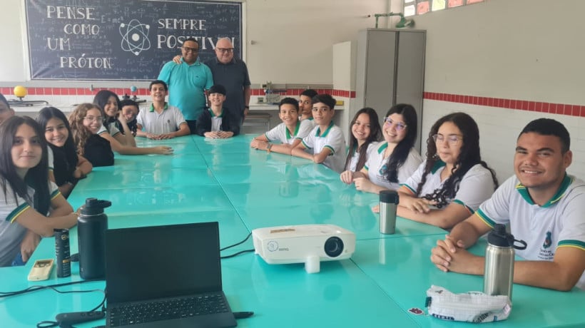 Alunos da rede pública de Várzea Alegre representam o Brasil participando do primeiro intercâmbio virtual entre Brasil e Índia