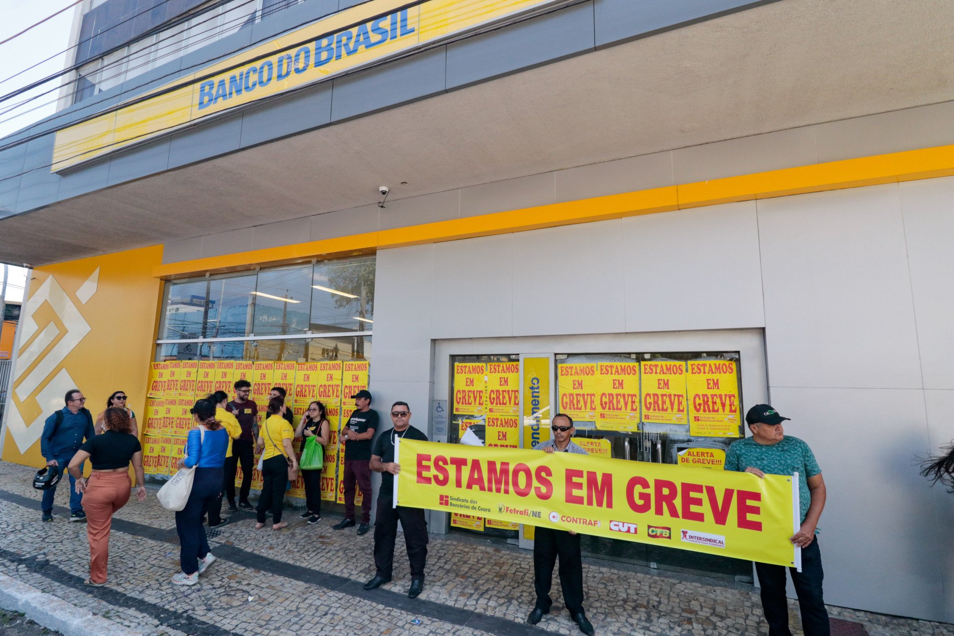 ￼PRIMEIRO dia da greve dos bancários do Banco do Brasil na agência do Centro (Foto: Samuel Setubal)