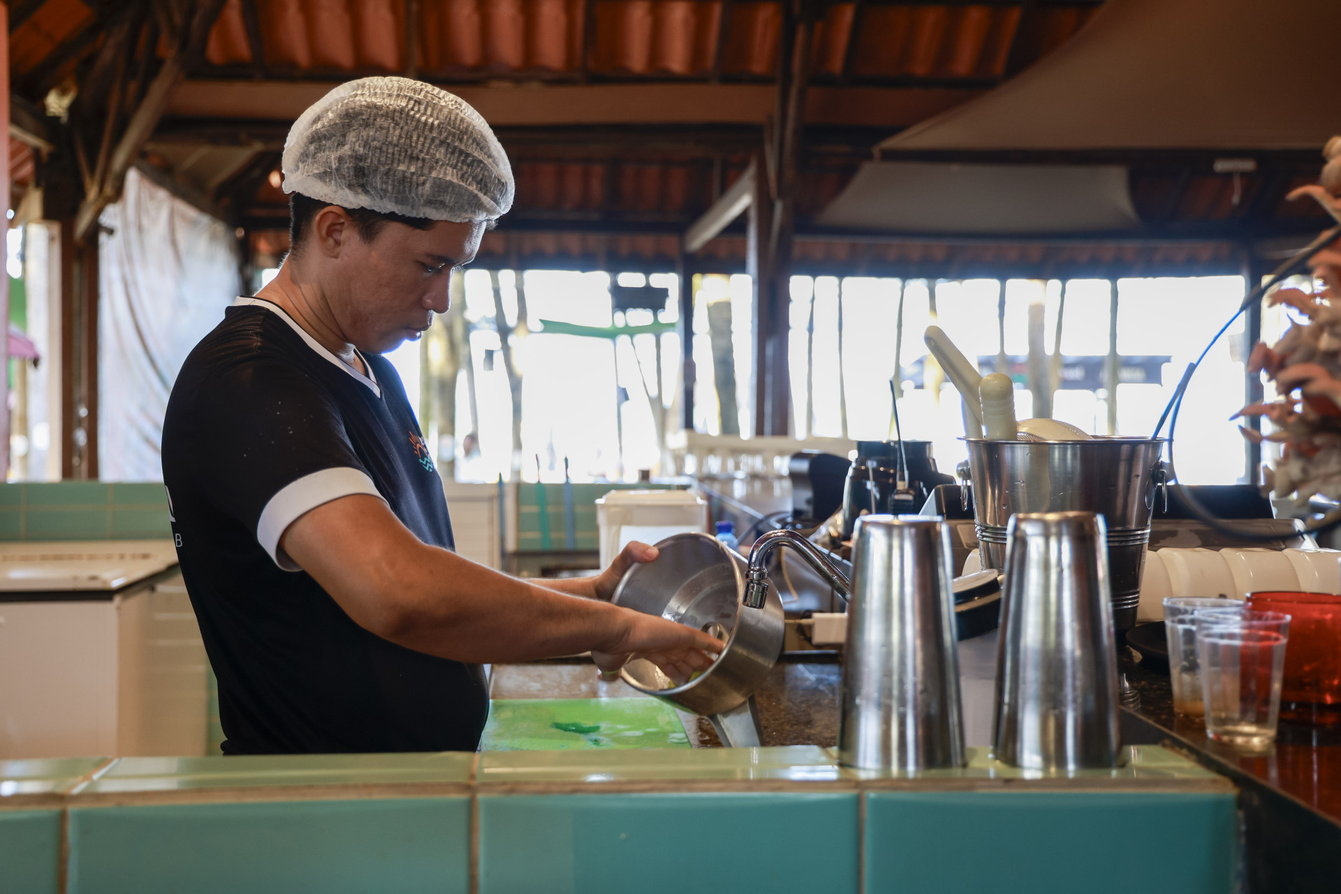 ￼SETOR de serviços segue abrindo muitas vagas de emprego no Ceará (Foto: FCO FONTENELE)