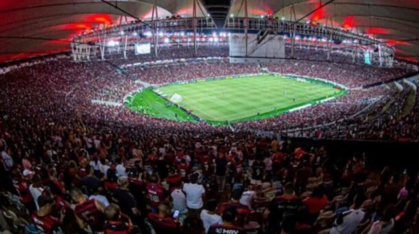 Torcedores do Rubro-Negro utilizaram sinalizadores na vitória contra o Bolívar por 2 a 0, pelo jogo de ida das oitavas de finais