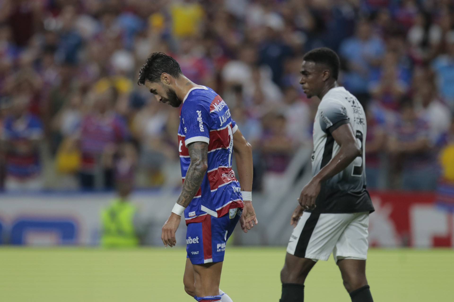 Lucero lamenta durante derrota do Fortaleza para o Corinthians pela Sul-Americana (Foto: Samuel Setubal)