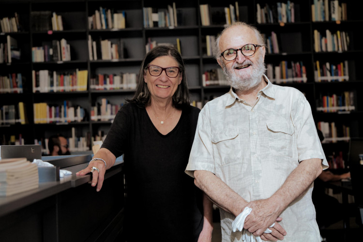 Simonetta Persichetti e Rubens Fernandes Junior, curadores da mostra sobre Farkas (Foto: Deivyson Teixeira/Divulgação )