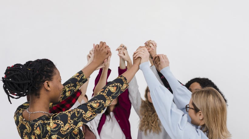 O curso é gratuito e aborda os principais desafios enfrentados pelas mulheres, seja nos negócios ou na vida