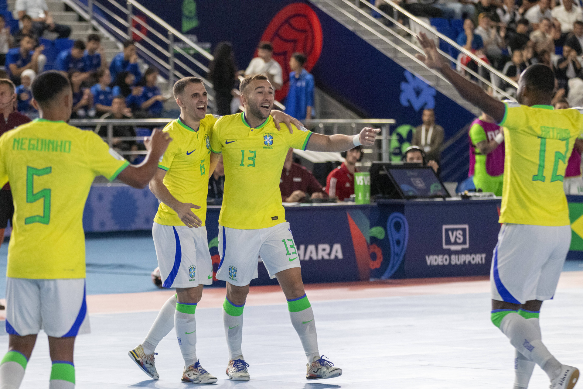 Jogadores da seleção brasileira comemoram gol (Foto: Leto Ribas/CBF)