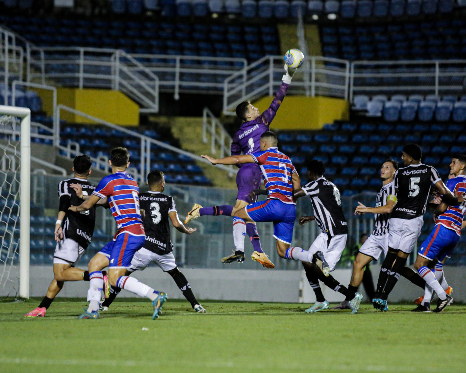 Lance do jogo Fortaleza x Ceará, no PV, pelo Campeonato Brasileiro Sub-20 (Foto: Lucas Emanuel/FCF)