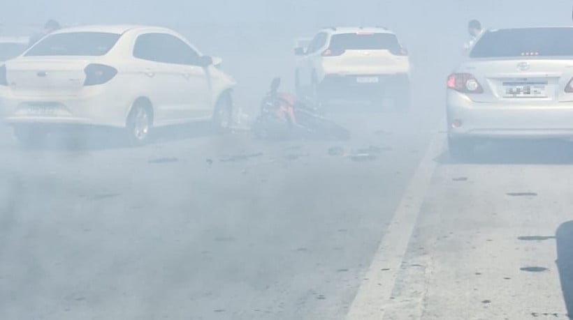 Motoristas que passaram pela rodovia na tarde deste domingo tiveram dificuldade para enxergar a via