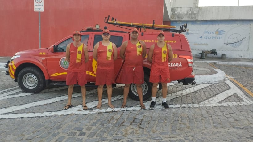 Guarda-vidas que atuaram na ocorrência do bebê na Praia do Futuro