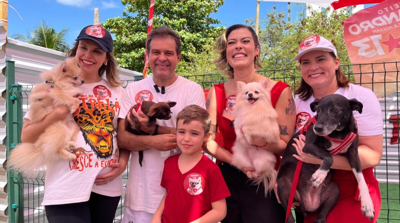 Gabriela Aguiar (PSD), Evandro Leitão (PT), Natália Herculano, Cristiane Leitão e cadela Marrion na inauguração do Espaço Pet