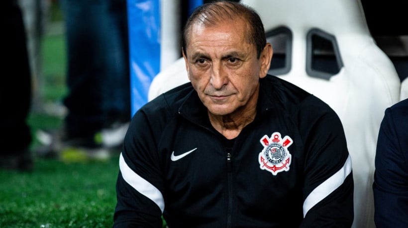 Técnico Ramon Díaz, do Corinthians, durante jogo contra o Fortaleza pela Copa Sul-Americana 