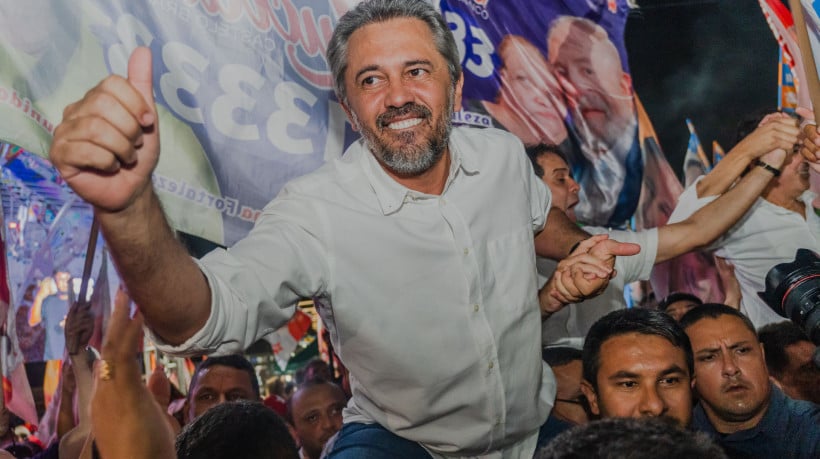 Imagem de apoio ilustrativo. Governador Elmano de Freitas afirmou que não tirará férias durante as eleições. Elmano já chegou a participar de atos de campanha do candidato Evandro Leitão, por exemplo