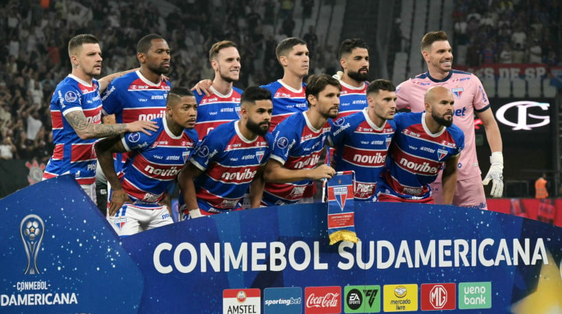 Time do Fortaleza antes do jogo contra o Corinthians pela Sul-Americana