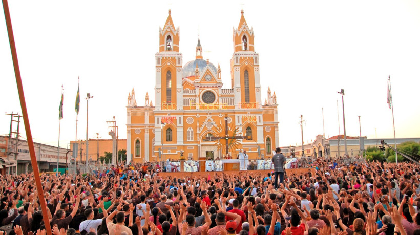 ￼MULTIDÃO compareceu à abertura 
dos Festejos de São Francisco em Canindé