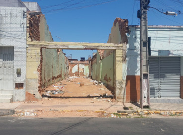 Casarão abandonado no Centro de Juazeiro do Norte 