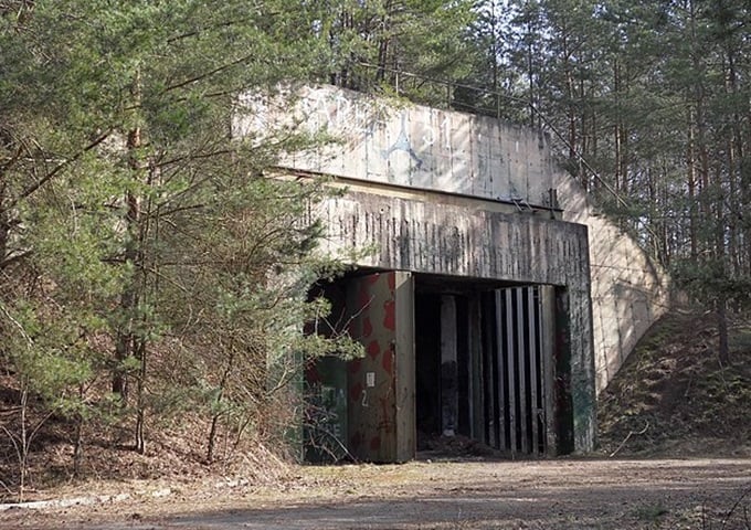 Criados inicialmente como um lugar de refúgio para famílias ou pequenos grupos de pessoas, especialmente em locais em guerras ou com riscos ambientais, os bunkers estão na moda atualmente entre os bilionários. 